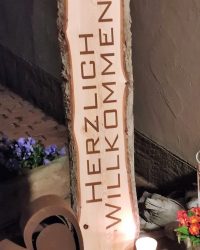 ♥-lich Willkommen Stele